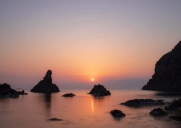 隠岐島　国立海岸の夕日